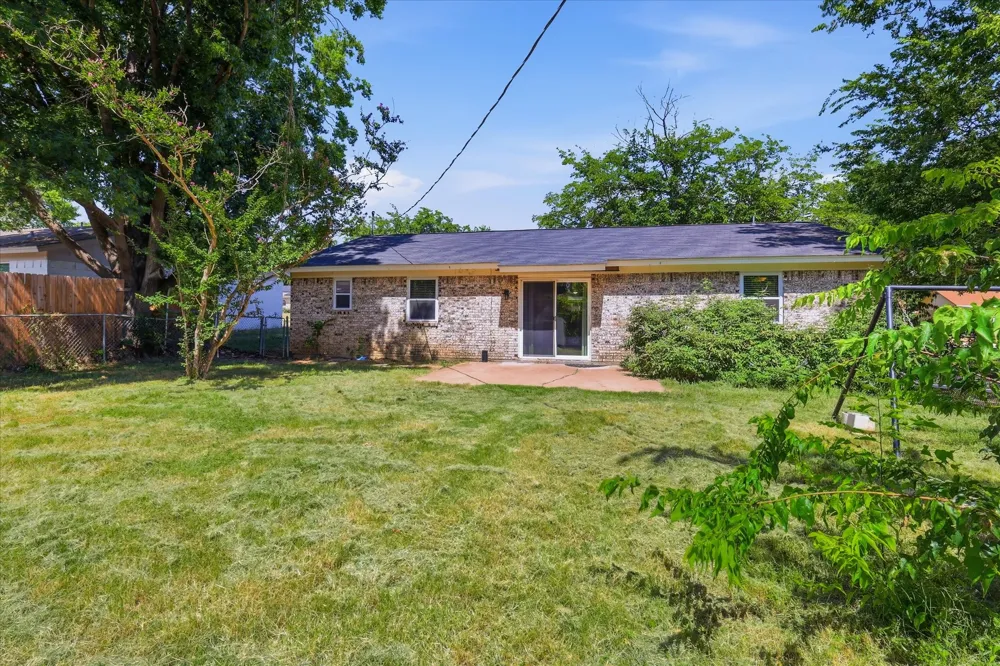 6609 Emily Drive Watauga, TX 76148