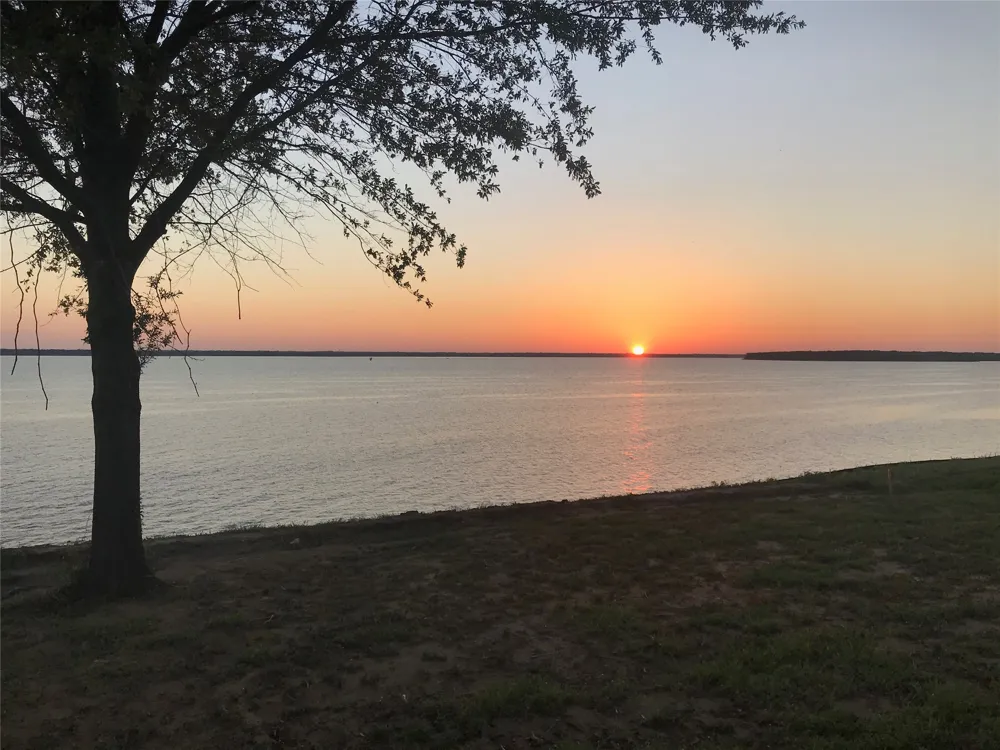1564 Shoreline Drive Mabank, TX 75143