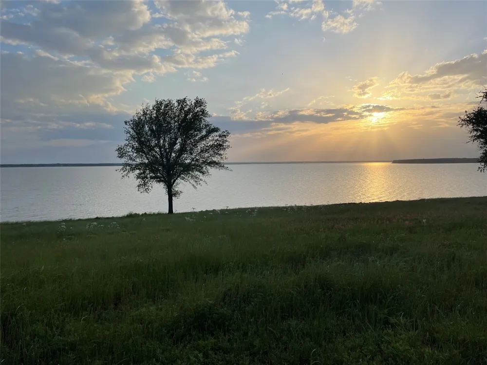 1564 Shoreline Drive Mabank, TX 75143
