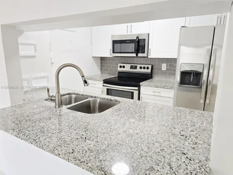 8877 Fontainebleau Blvd #202