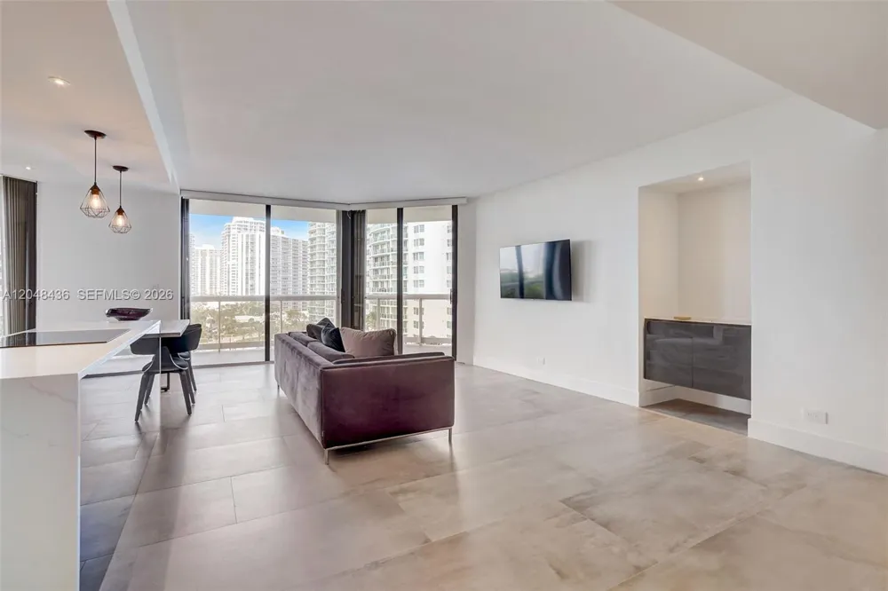 20191 E Country Club Dr #802 Aventura, FL 33180