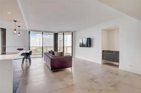 20191 E Country Club Dr #802