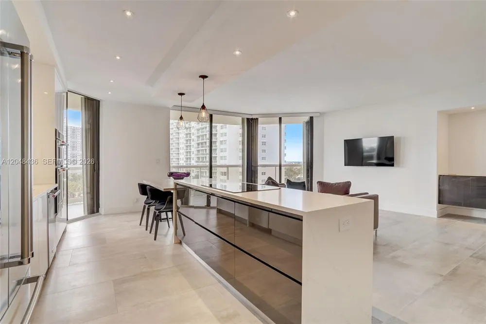 20191 E Country Club Dr #802 Aventura, FL 33180