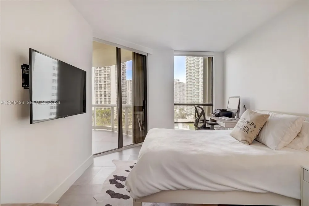 20191 E Country Club Dr #802 Aventura, FL 33180