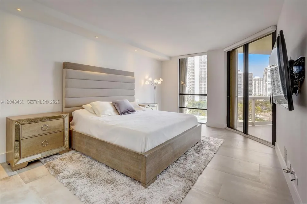 20191 E Country Club Dr #802 Aventura, FL 33180