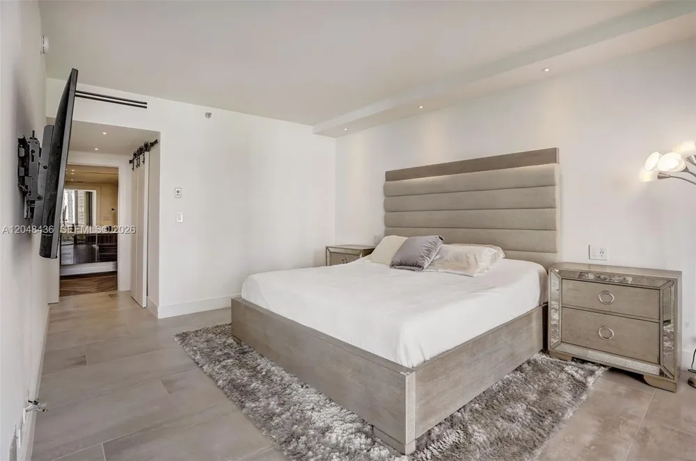 20191 E Country Club Dr #802 Aventura, FL 33180