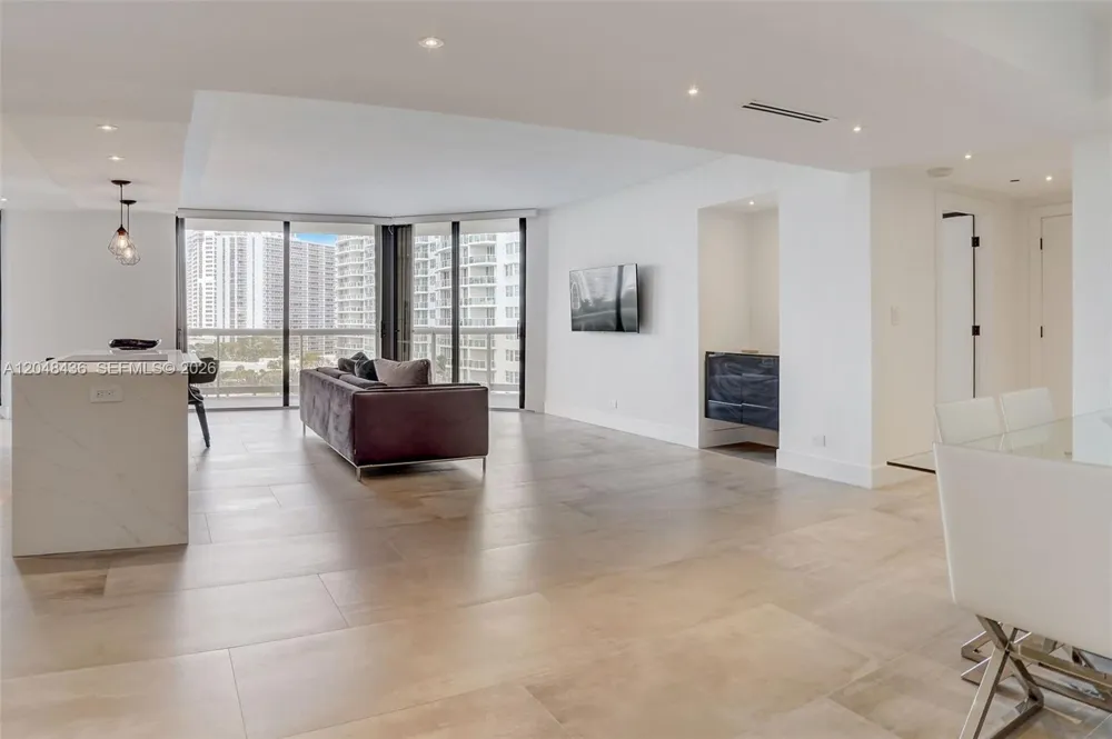 20191 E Country Club Dr #802 Aventura, FL 33180