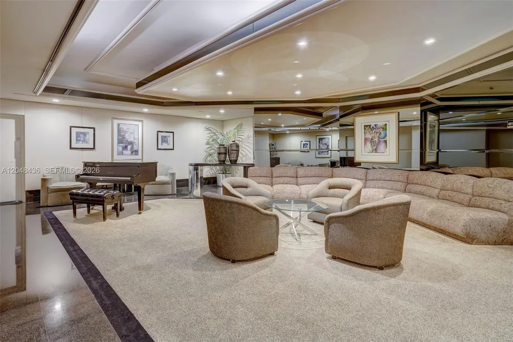 20191 E Country Club Dr #802 Aventura, FL 33180