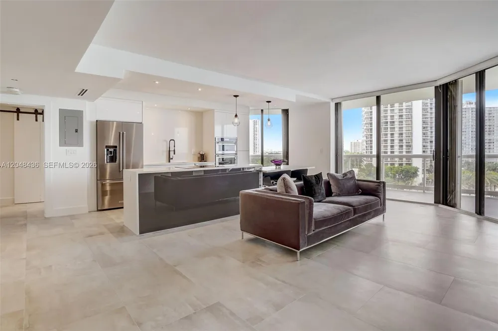 20191 E Country Club Dr #802 Aventura, FL 33180