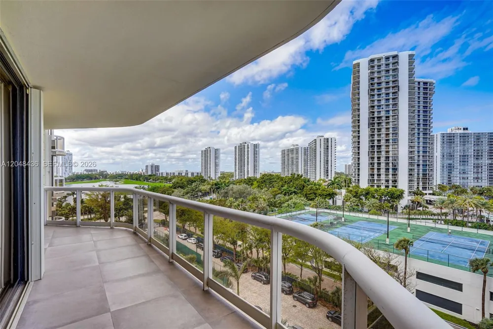 20191 E Country Club Dr #802 Aventura, FL 33180