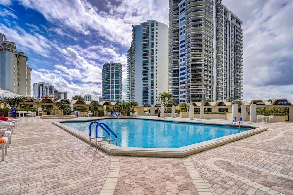 20191 E Country Club Dr #802 Aventura, FL 33180