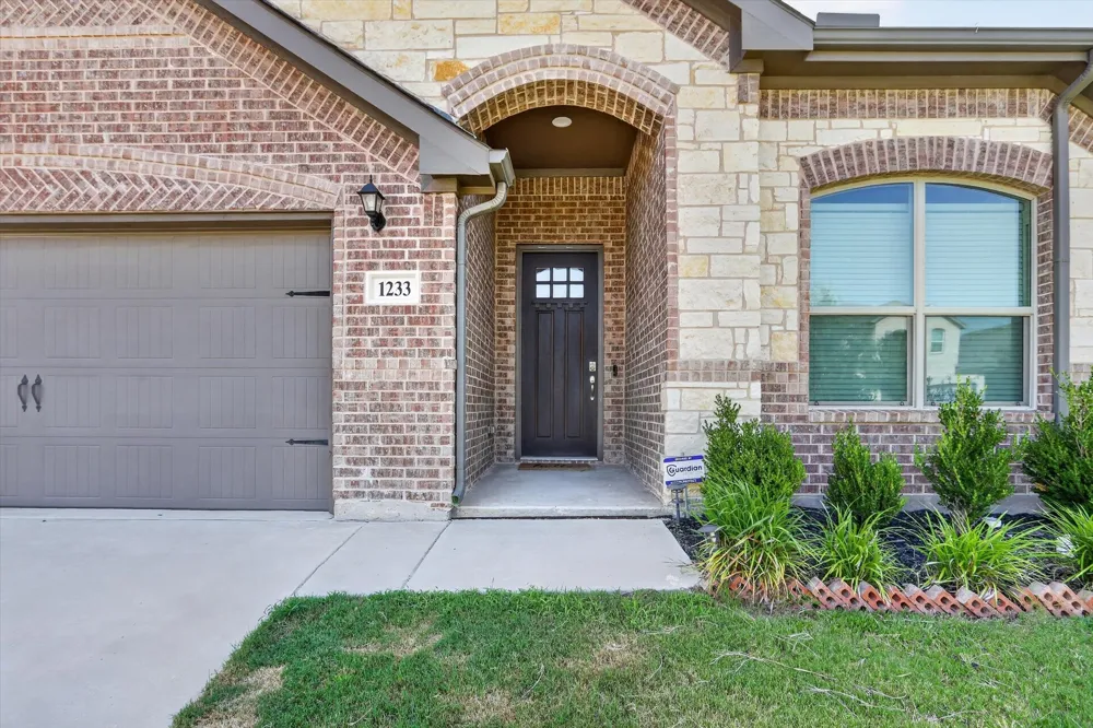 1233 Collett Sublett Road Kennedale, TX 76060