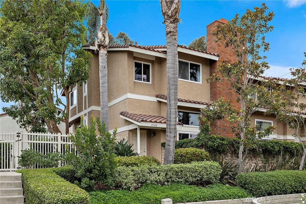 21038 Poolside Huntington Beach, CA 92648