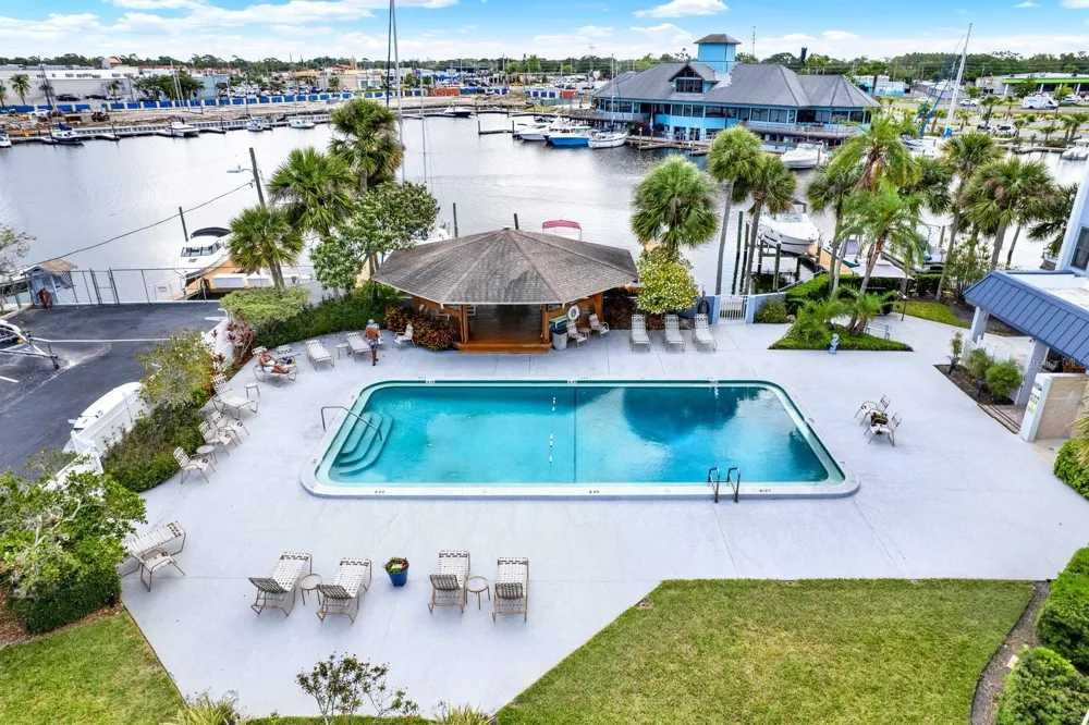 4939 FLORAMAR TERRACE #204 New Port Richey, FL 34652