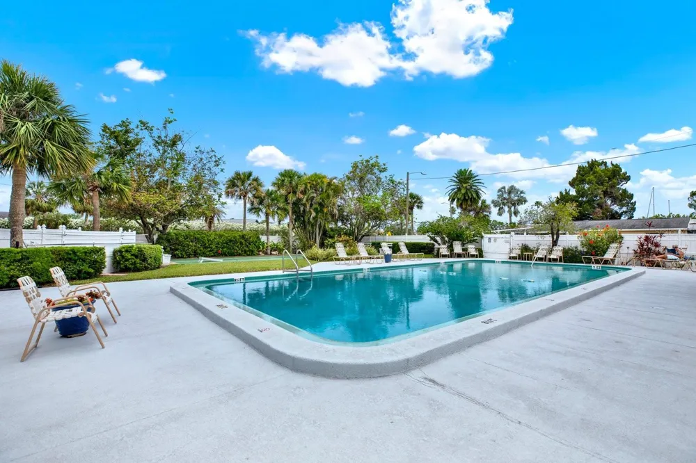 4939 FLORAMAR TERRACE #204 New Port Richey, FL 34652