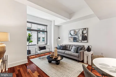 1500 CHESTNUT STREET #5E