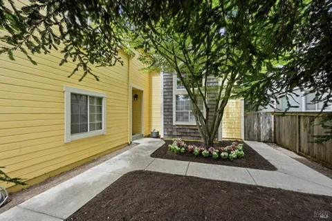 2211 Ironbark Drive