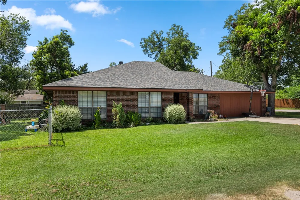 309 W Moerbe Drive Thorndale, TX 76577