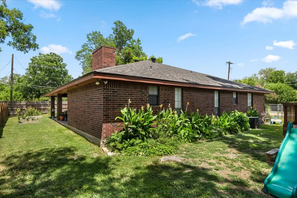 309 W Moerbe Drive Thorndale, TX 76577