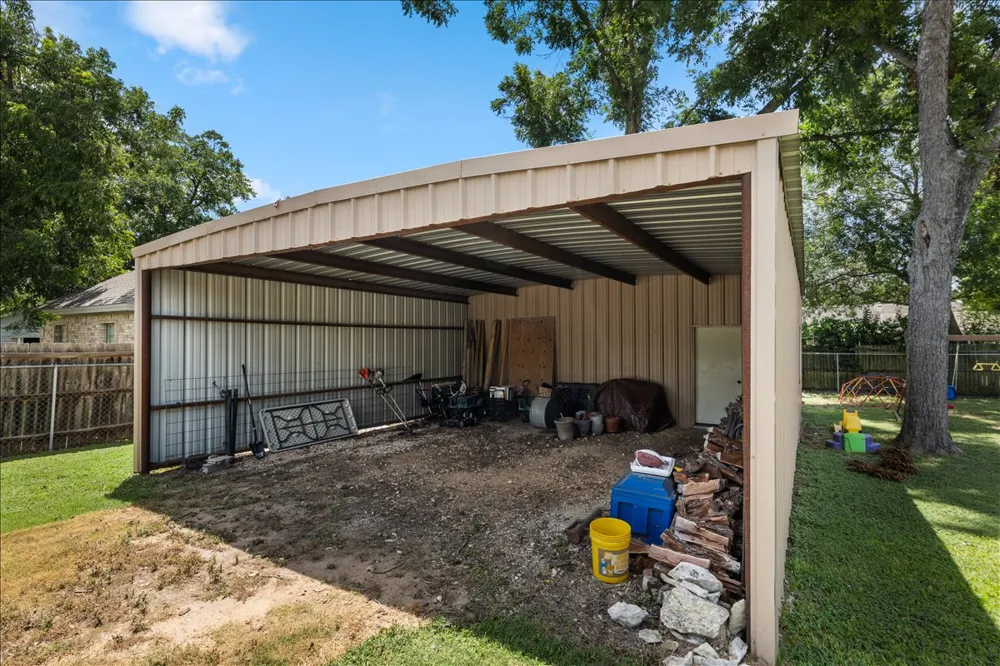 309 W Moerbe Drive Thorndale, TX 76577
