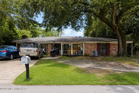4911 Cannes Circle