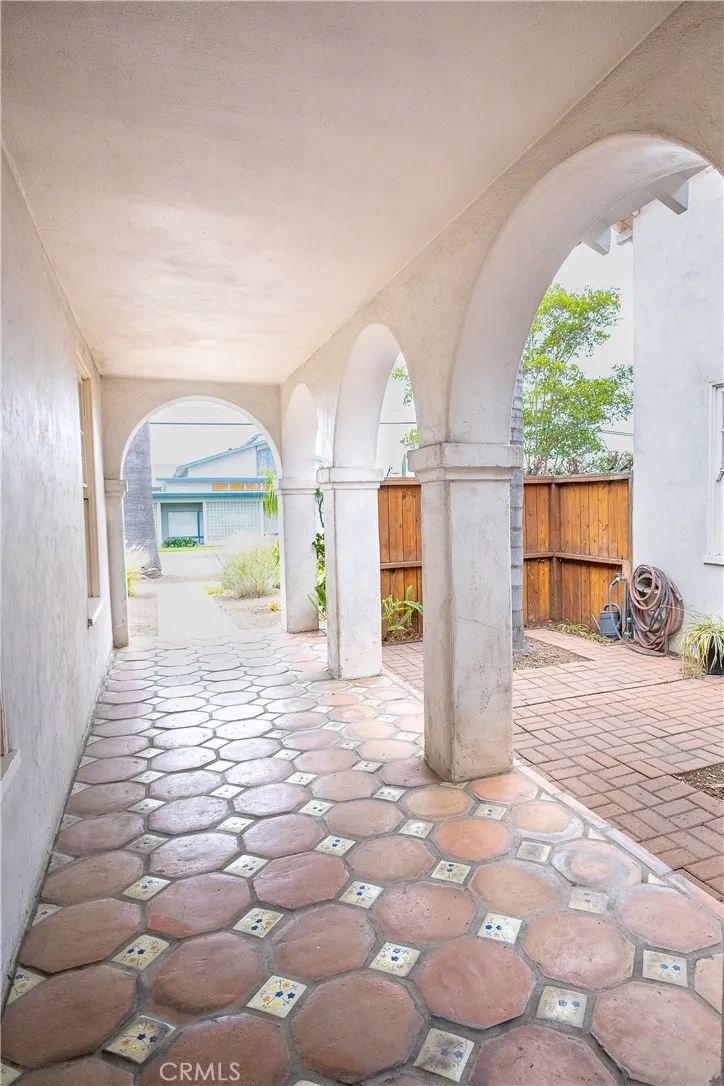 175 W 9th Upland, CA 91786