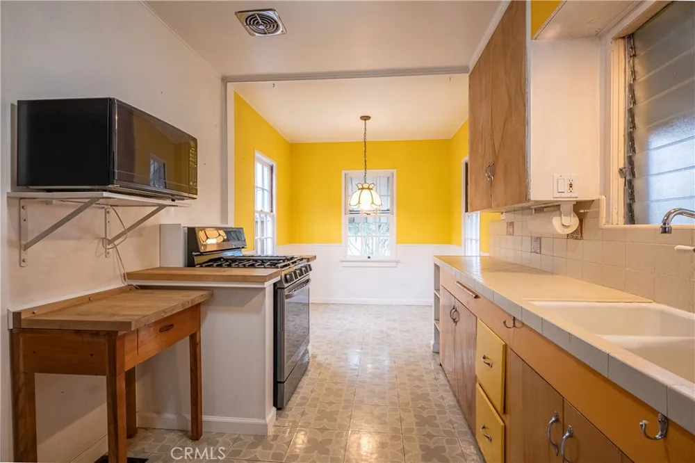 175 W 9th Upland, CA 91786