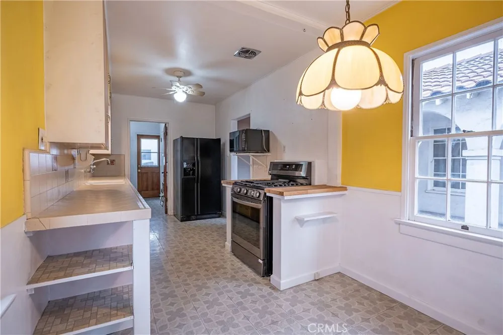 175 W 9th Upland, CA 91786