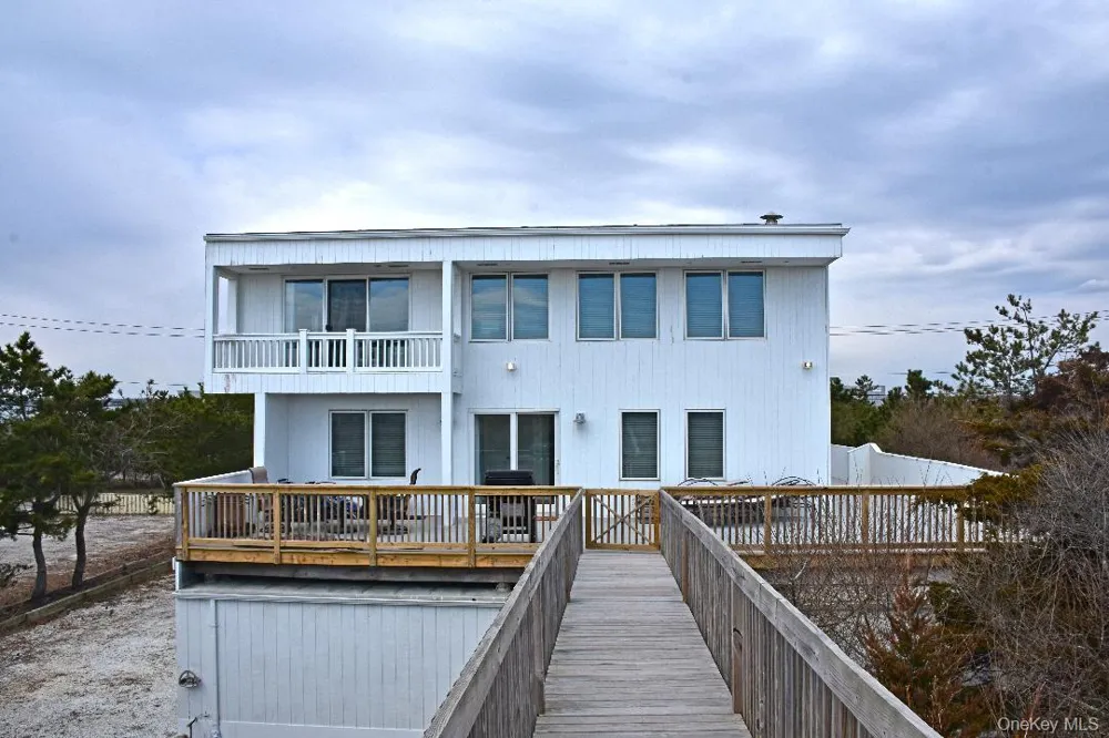 561 Dune Road Westhampton, NY 11978