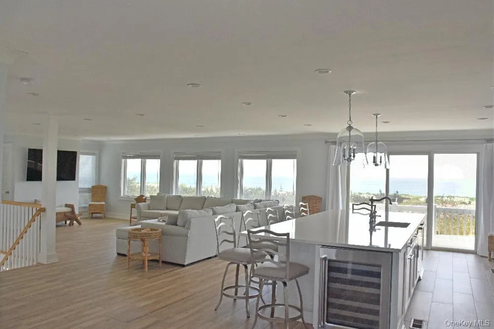 561 Dune Road Westhampton, NY 11978
