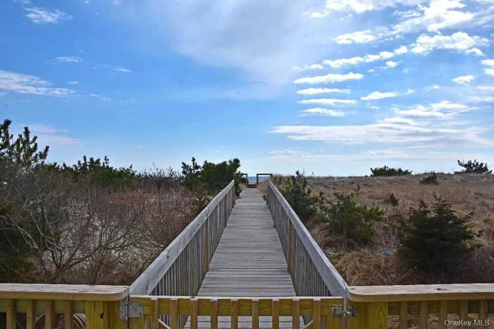 561 Dune Road Westhampton, NY 11978