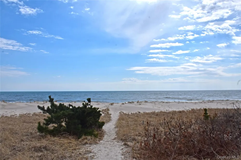 561 Dune Road Westhampton, NY 11978