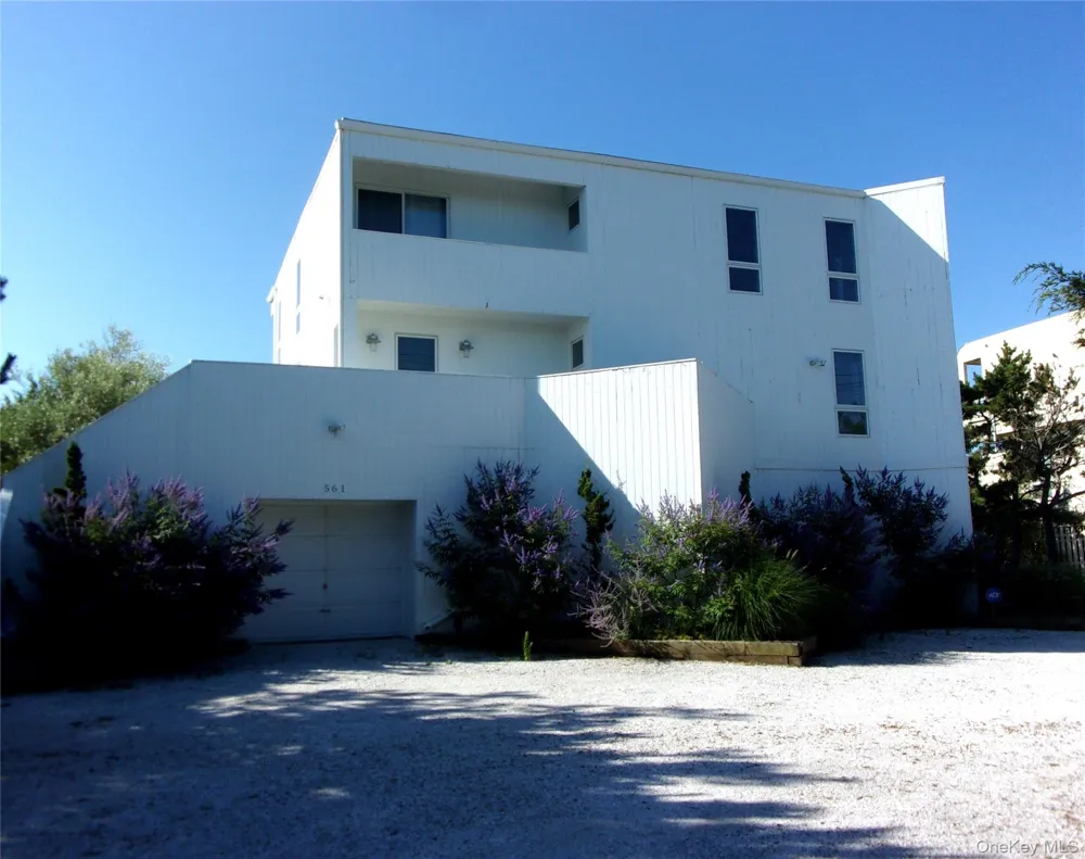561 Dune Road Westhampton, NY 11978