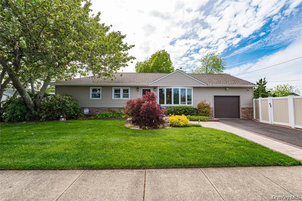 19 Buchanan Avenue Amity Harbor, NY 11701