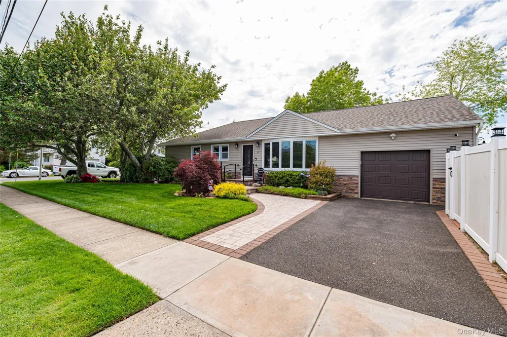 19 Buchanan Avenue Amity Harbor, NY 11701