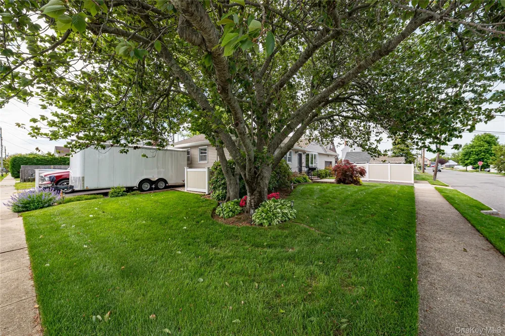 19 Buchanan Avenue Amity Harbor, NY 11701