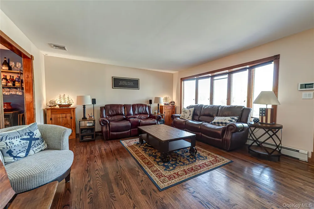 19 Buchanan Avenue Amity Harbor, NY 11701