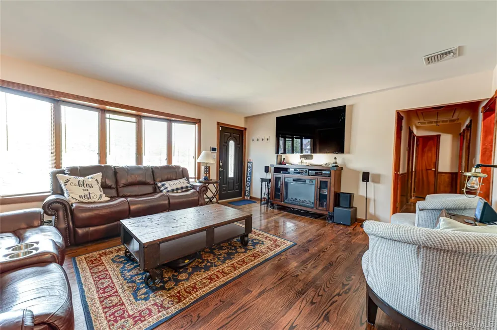 19 Buchanan Avenue Amity Harbor, NY 11701
