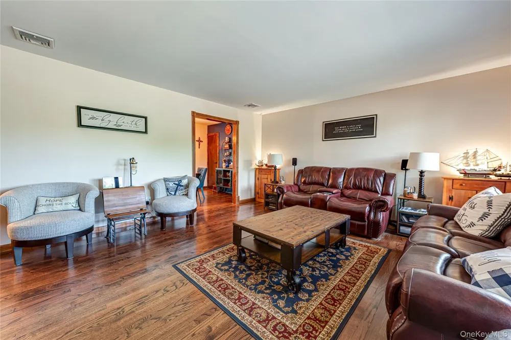 19 Buchanan Avenue Amity Harbor, NY 11701
