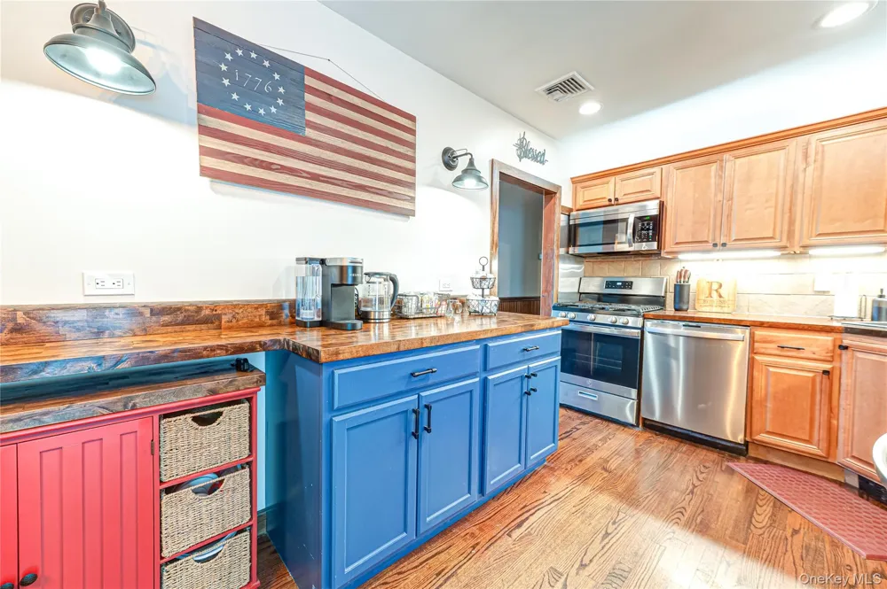 19 Buchanan Avenue Amity Harbor, NY 11701