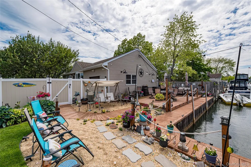 19 Buchanan Avenue Amity Harbor, NY 11701
