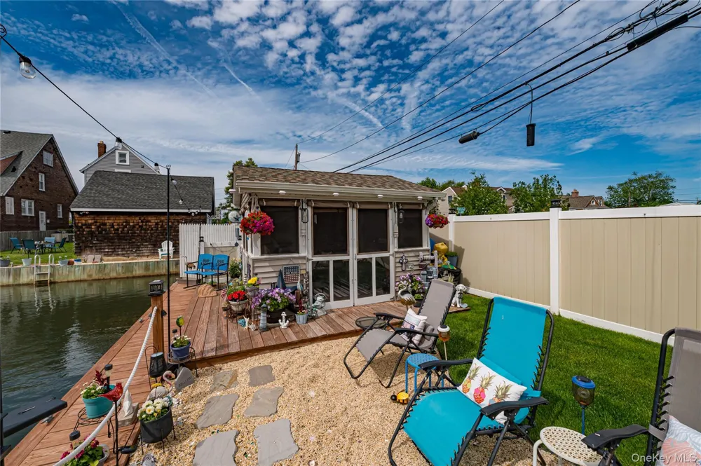 19 Buchanan Avenue Amity Harbor, NY 11701