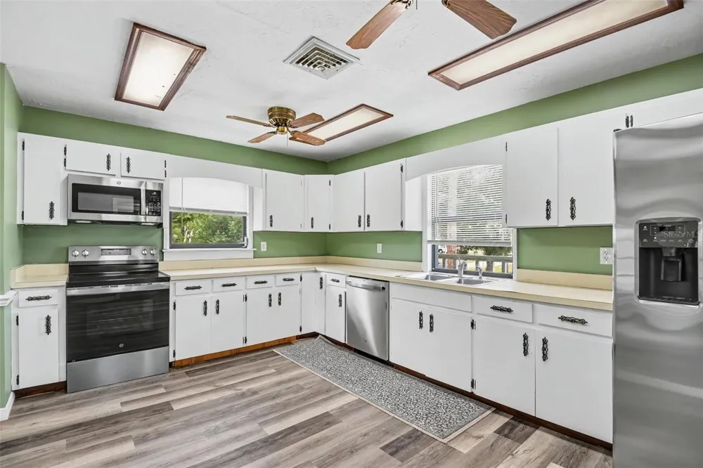 888 HARMONY LANE Englewood, FL 34223