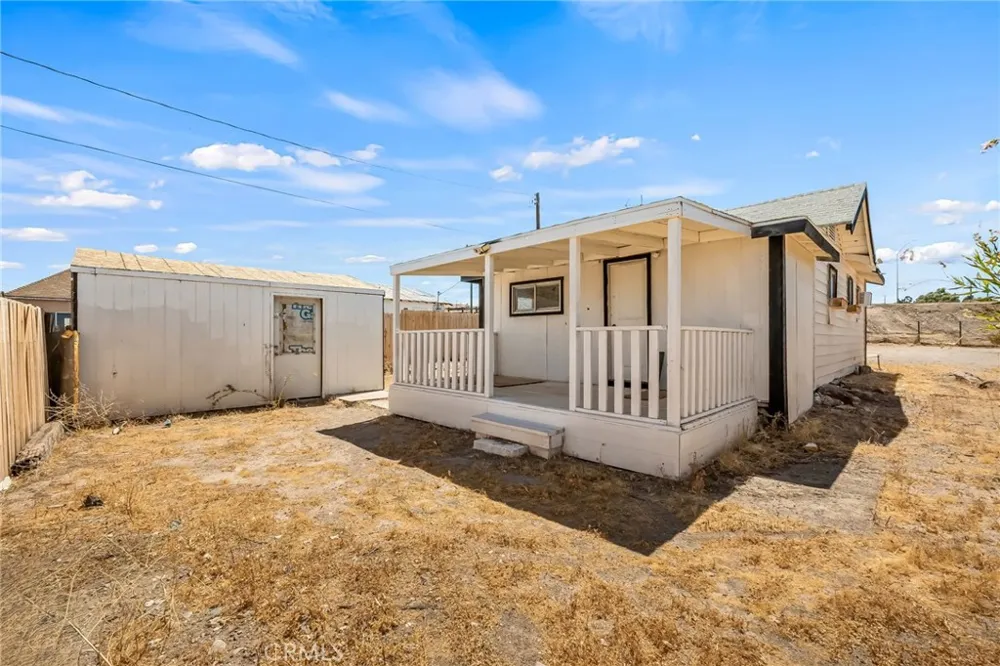 441 F Needles, CA 92363