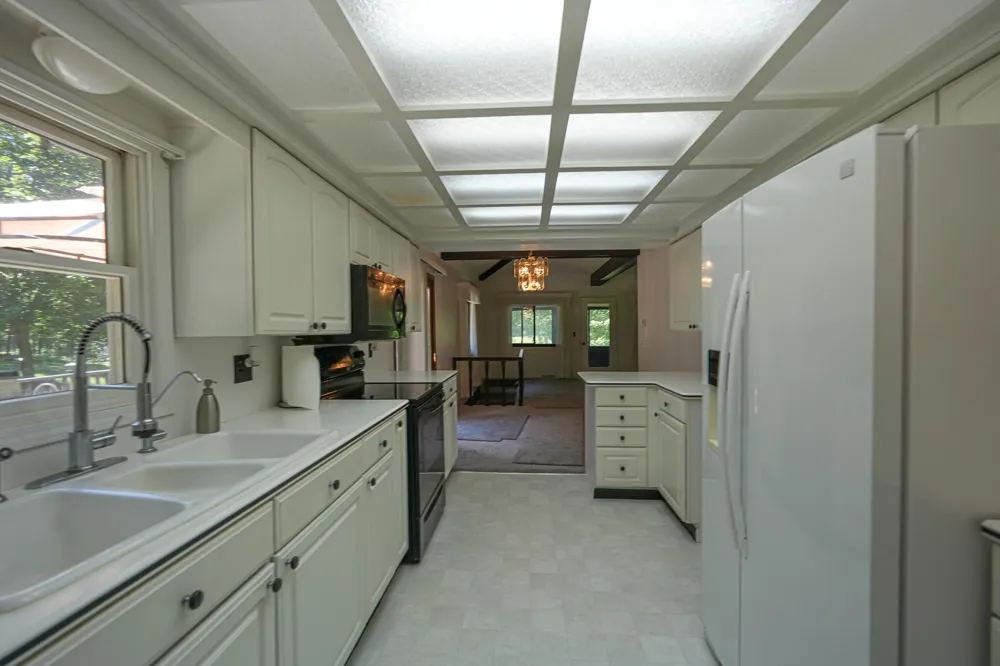 9411 Maple Hill Road Howard City, MI 49329