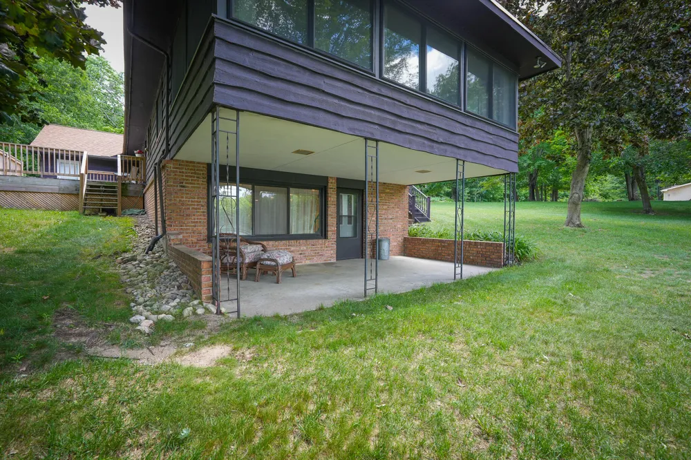 9411 Maple Hill Road Howard City, MI 49329