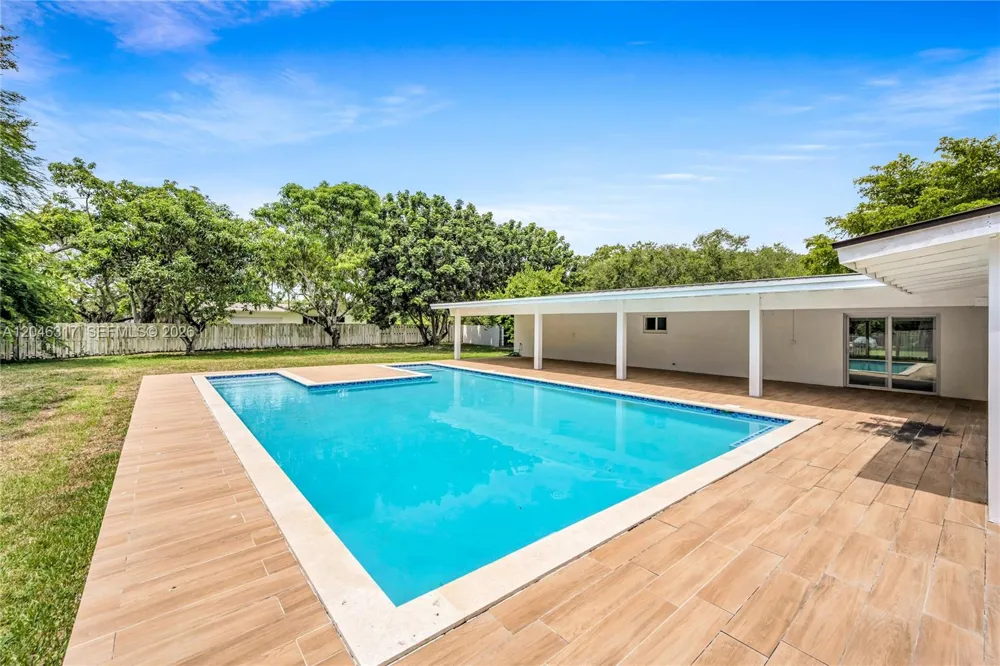12525 SW 68th Ct Pinecrest, FL 33156