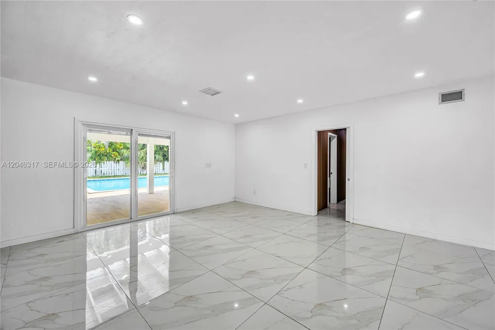 12525 SW 68th Ct Pinecrest, FL 33156