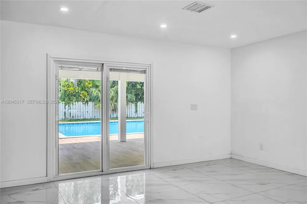 12525 SW 68th Ct Pinecrest, FL 33156