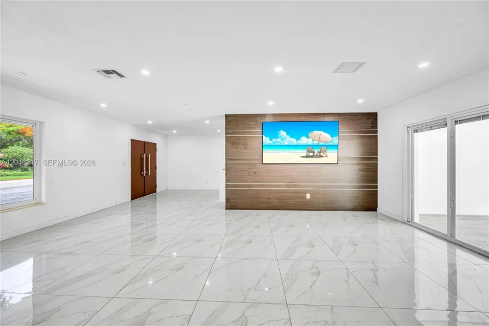 12525 SW 68th Ct Pinecrest, FL 33156